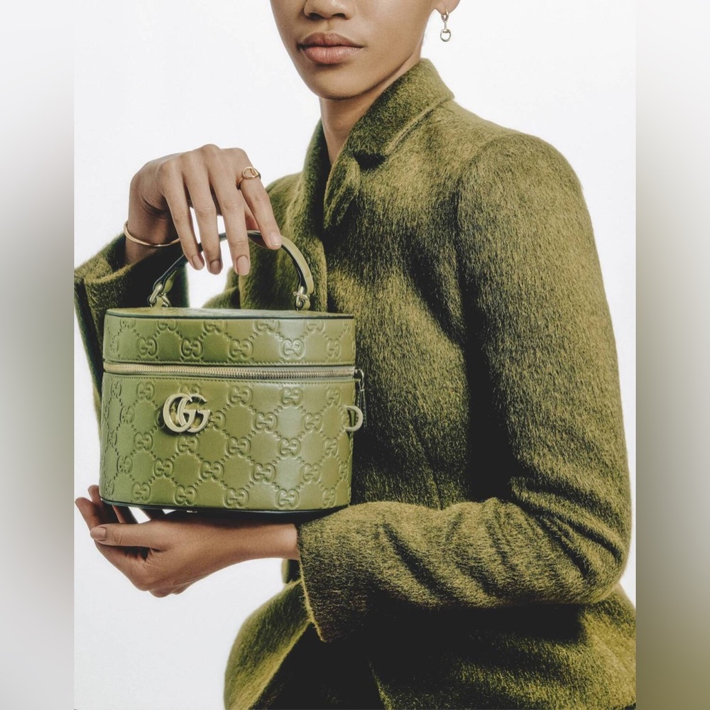 Gucci GG embossed leather vanity bag - Picture 3 of 7